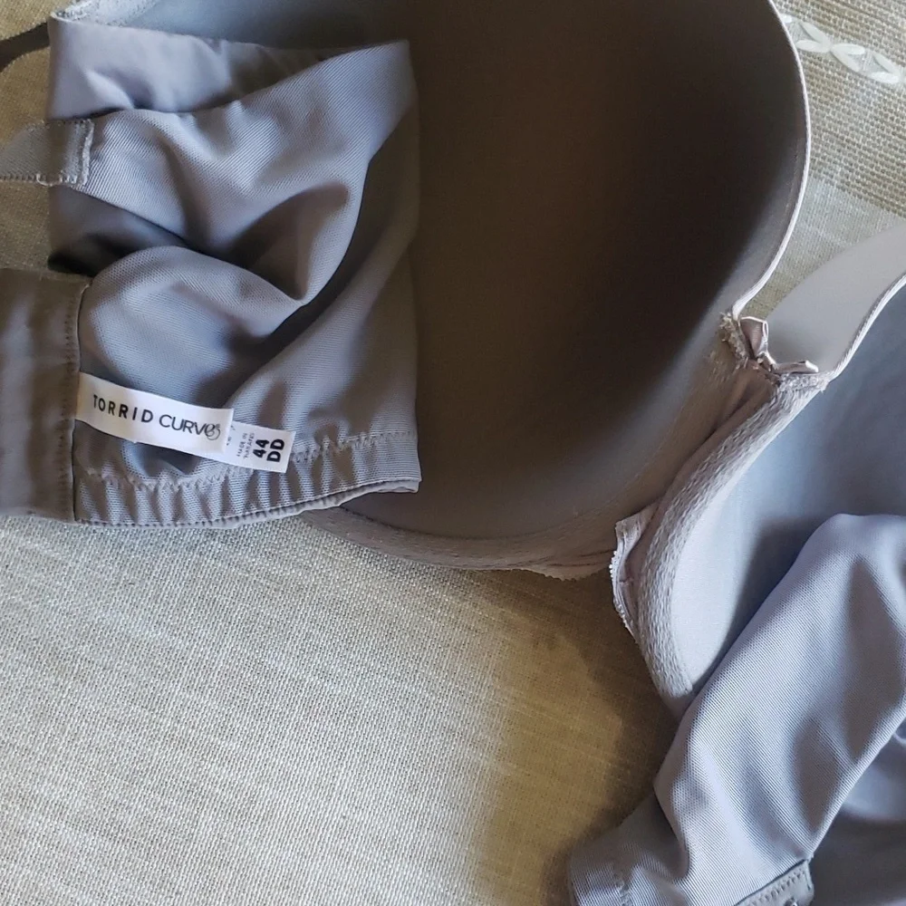 Torrid Curve  gray slighly lined full coverage bra size 44DD